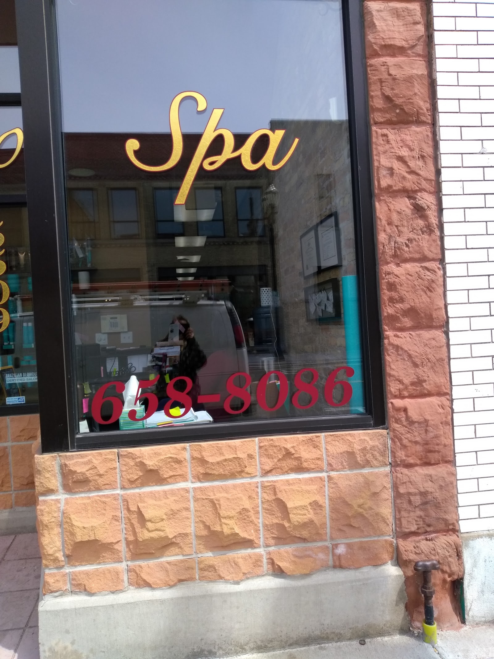 Perfect 10 Salon & Spa logo