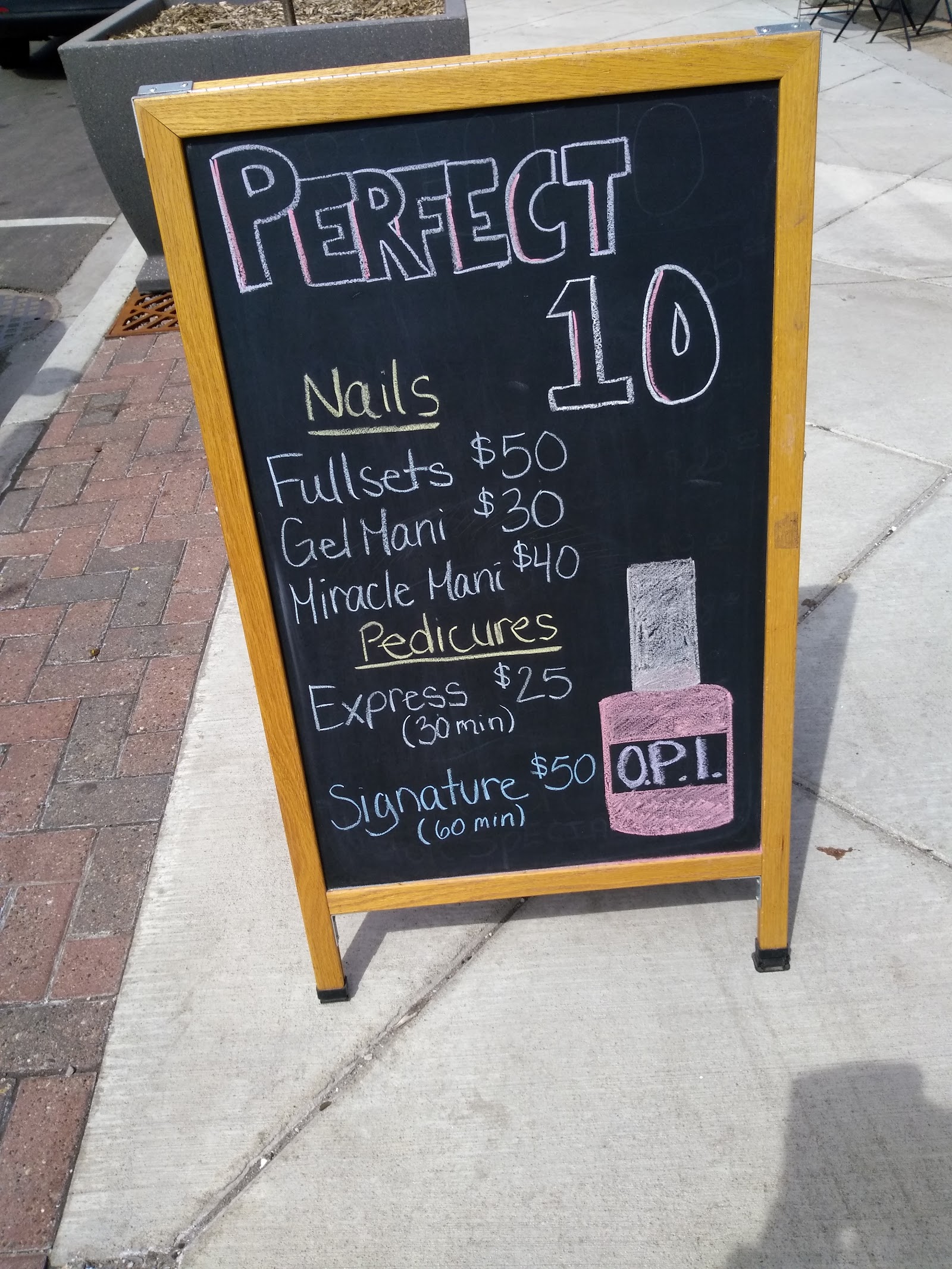 Perfect 10 Salon & Spa nail photo 1